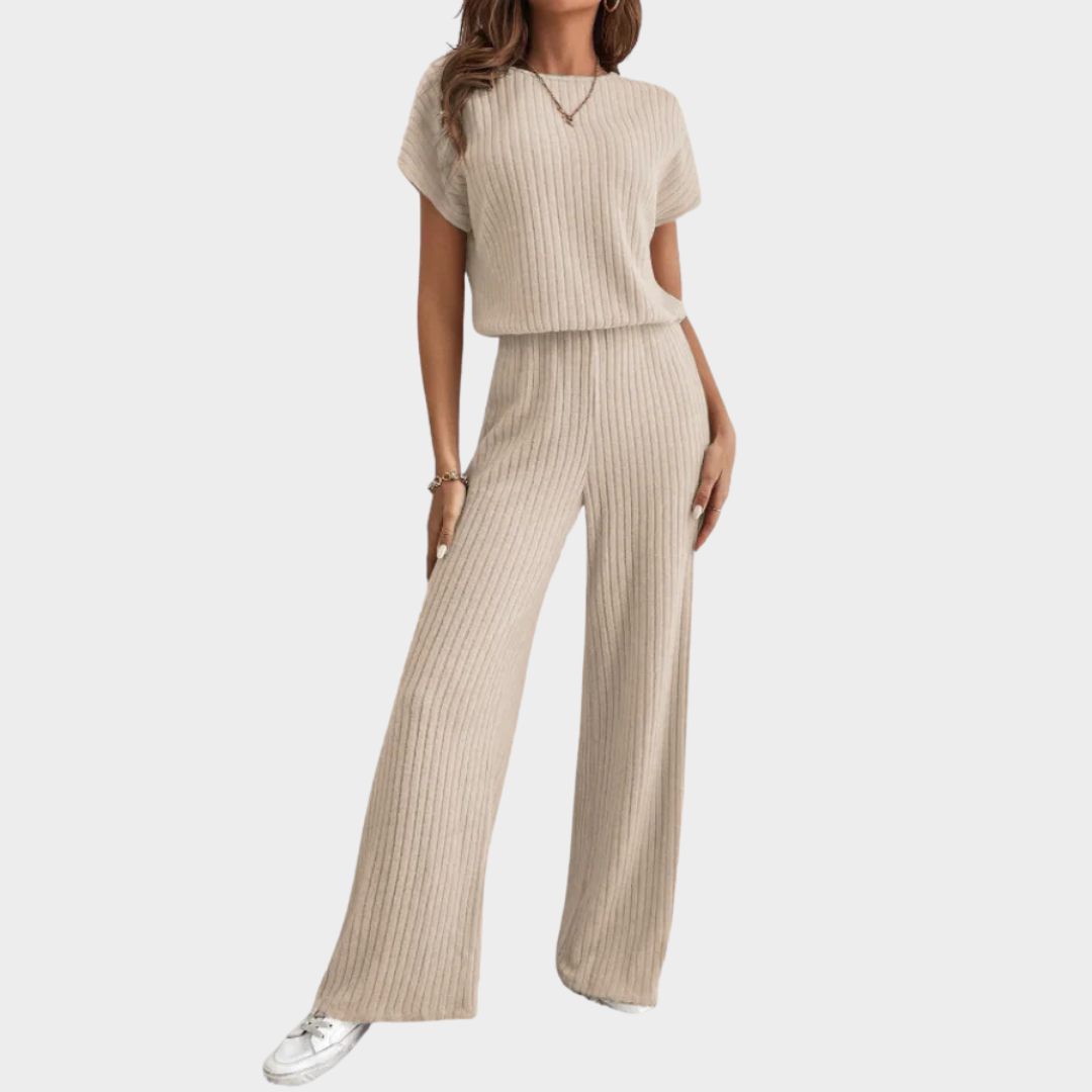 Women’s Casual Two-Piece Outfit – Short Sleeve Top and Pants Set – Relaxed Fit Lightweight Style – Multiple Colours