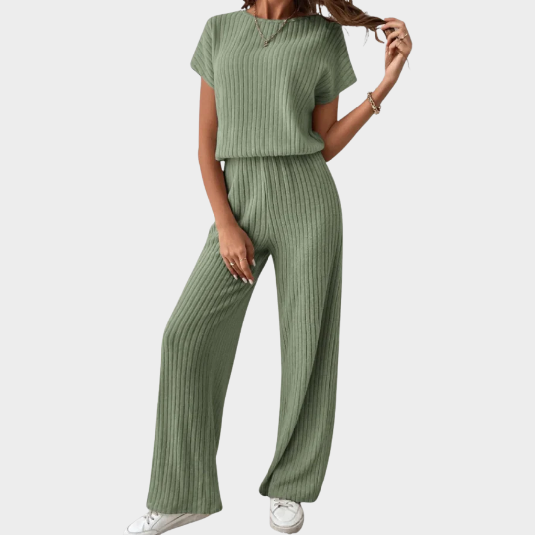 Women’s Casual Two-Piece Outfit – Short Sleeve Top and Pants Set – Relaxed Fit Lightweight Style – Multiple Colours