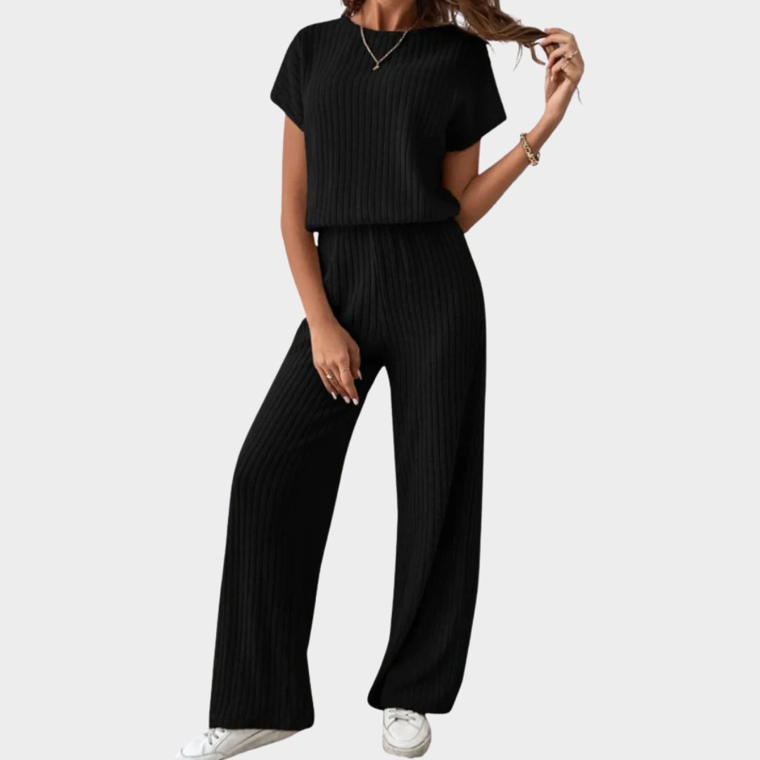 Women’s Casual Two-Piece Outfit – Short Sleeve Top and Pants Set – Relaxed Fit Lightweight Style – Multiple Colours