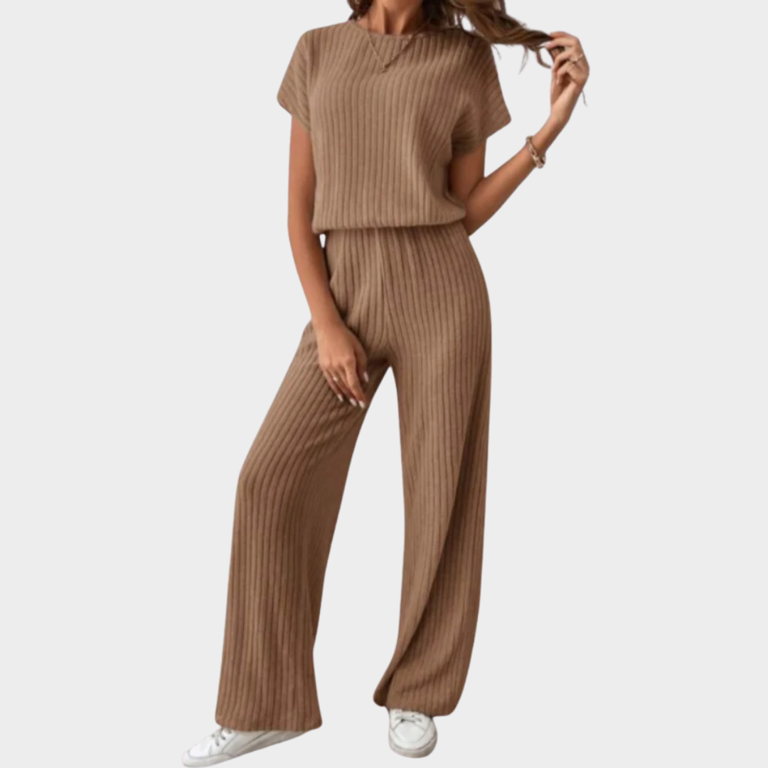 Women’s Casual Two-Piece Outfit – Short Sleeve Top and Pants Set – Relaxed Fit Lightweight Style – Multiple Colours