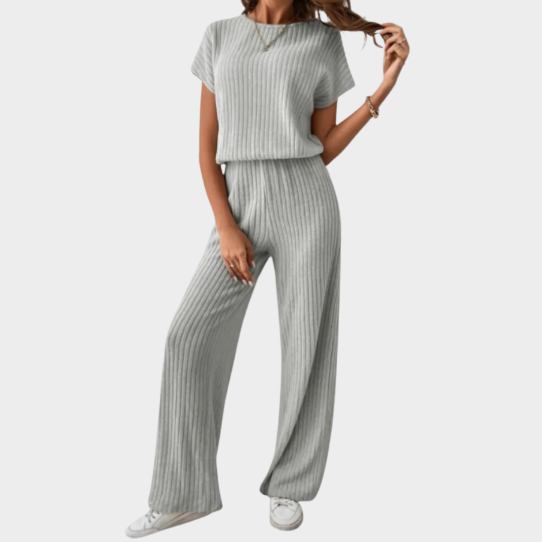 Women’s Casual Two-Piece Outfit – Short Sleeve Top and Pants Set – Relaxed Fit Lightweight Style – Multiple Colours